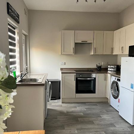 Kim Family Holiday Get-Away 4 Bedrooms 2 Baths แบล็คพูล ภายนอก รูปภาพ