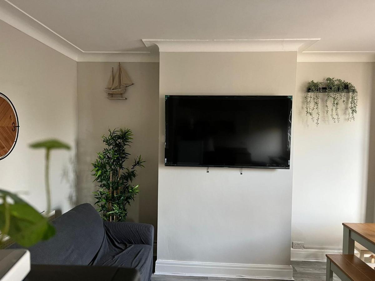 Kim Family Holiday Get-Away 4 Bedrooms 2 Baths แบล็คพูล ภายนอก รูปภาพ