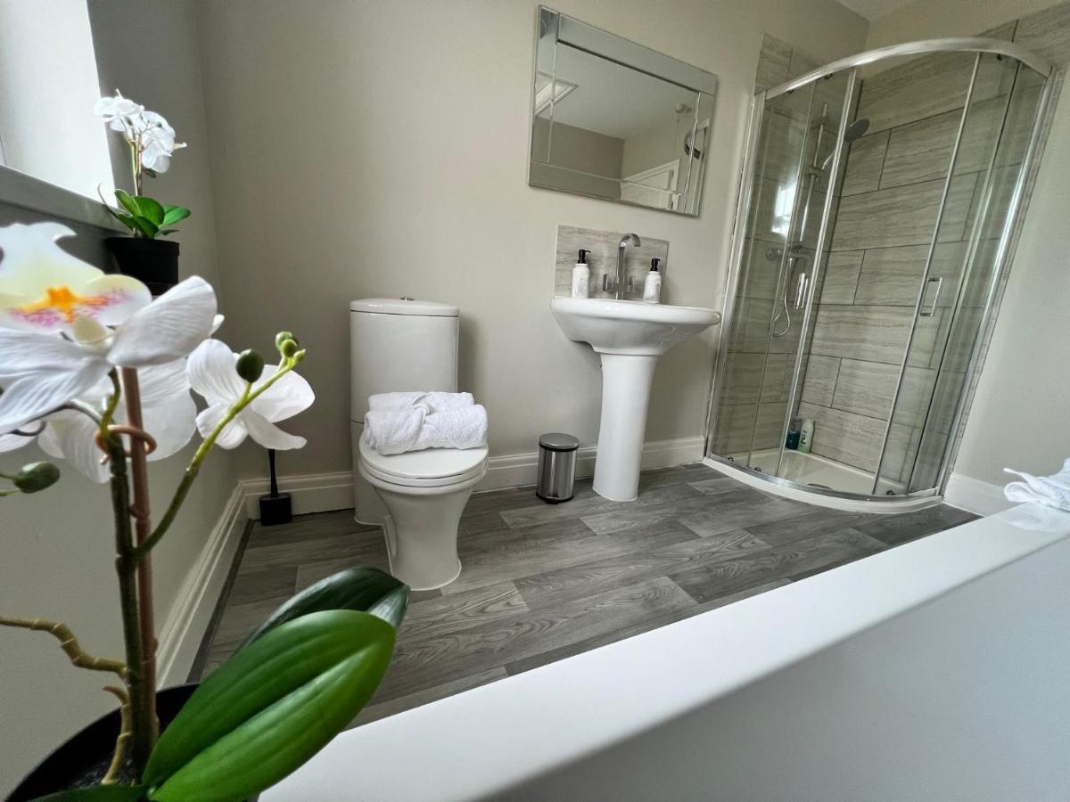 Kim Family Holiday Get-Away 4 Bedrooms 2 Baths แบล็คพูล ภายนอก รูปภาพ